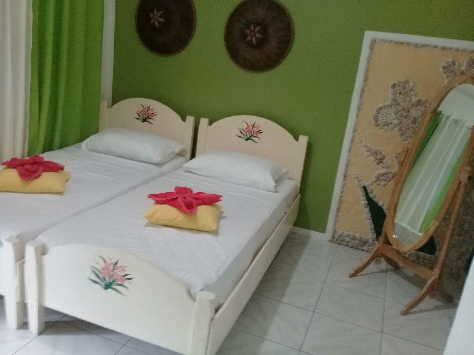 Traville Huts Palm Beach Inn بنغلاو المظهر الخارجي الصورة